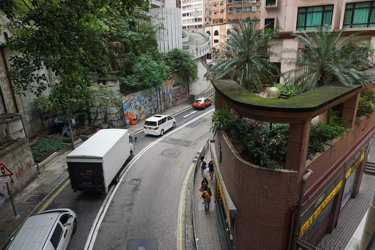 Mid-Level Elevator HK 2016 -039